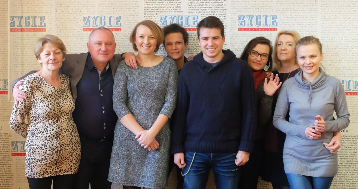 Na zdjęciu przesympatyczny Krzysztof Iwaneczko i skromna część naszej redakcji. Pełny skład z miłymi życzeniami znajdziecie w poniedziałkowym wydaniu gazety, 28 grudnia.<br/>fot.Jacek Szwic