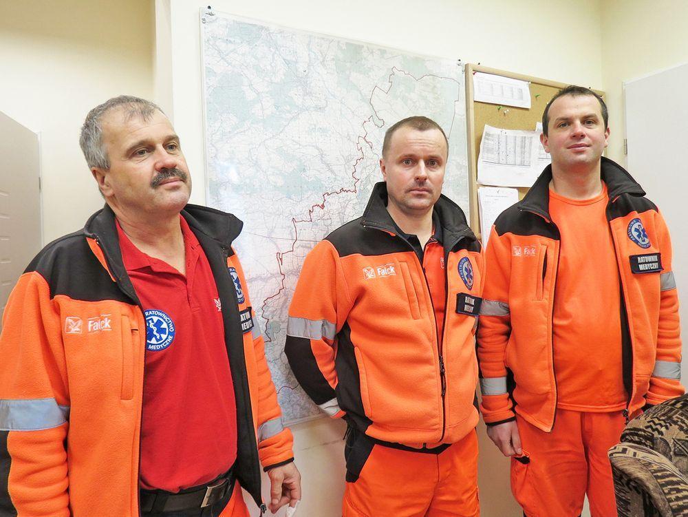 Ratownicy medyczni podkreślają, że tabliczki z numerami domu powinny być zawieszone w widocznym miejscu. Pomocne jest również umieszczenie ich na furtkach.<br/>fot.Barbara Chmura