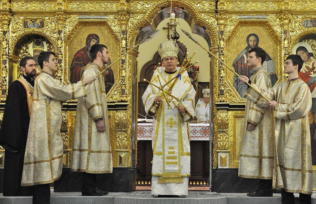 Abp Eugeniusz Popowicz udziela błogosławieństwa.<br/>fot.Paweł Bugira