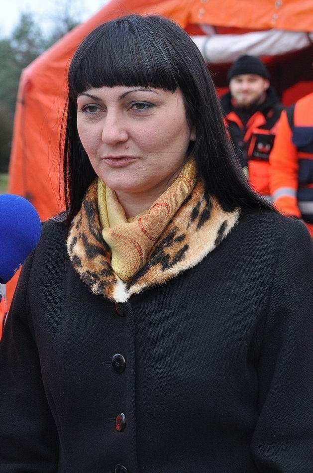 Małgorzata Chomycz-Śmigielska pochodzi z miejscowości roztoki Dolne w pow. leskim. Jest absolwentką filologii klasycznej KUL. W 2003 r. zakładała koło terenowe PO w Lesku. W 2006 r. została dyrektorką biura regionalnego partii w Rzeszowie. Rok później, w wieku niespełna 30 lat, została powołana na s