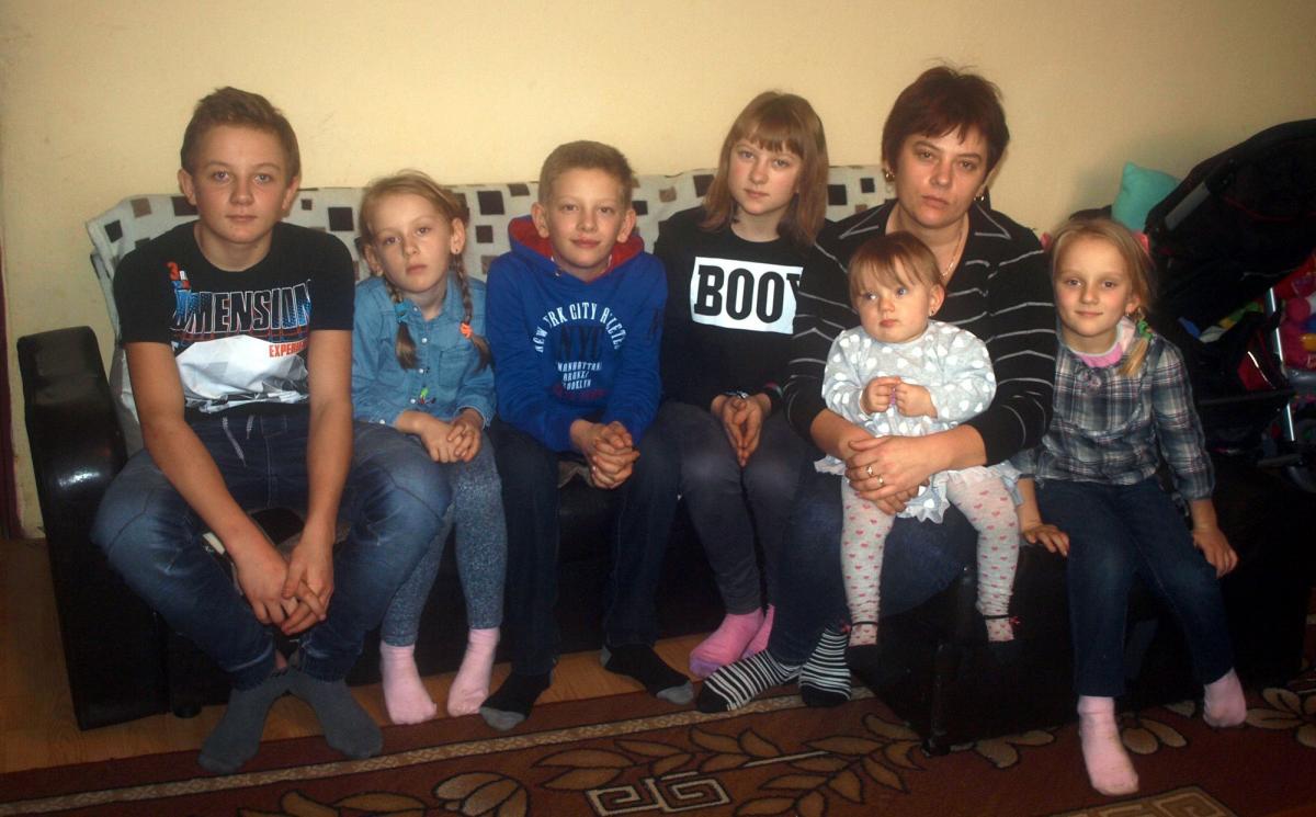 Pani Małgorzata z szóstką swoich dzieci.<br/>fot.Mariusz Godos