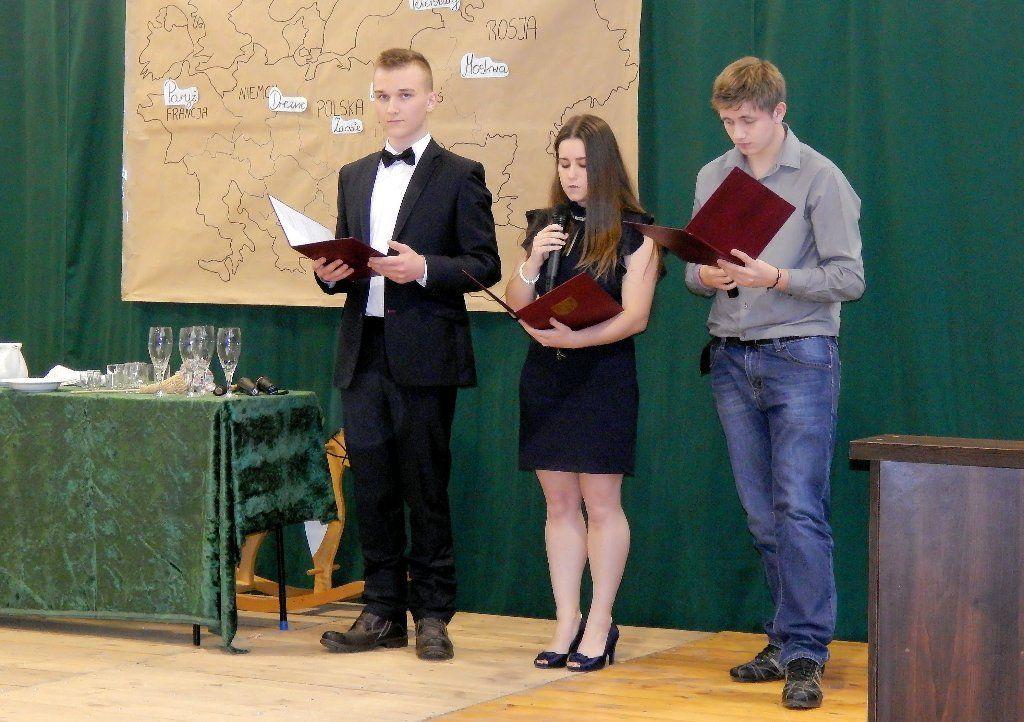 Uroczystość podsumowała inscenizacja na podstawie utworów Adama Mickiewicza w wykonaniu uczniów ZSOZiR w Radymnie <br/>fot.UM Radymno