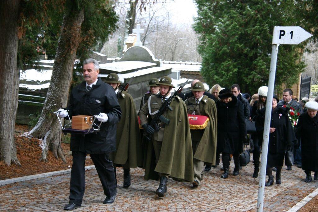 Uroczystości pogrzebowe z pełnym ceremoniałem wojskowym odbyły się 27 listopada br. Asystę honorową wystawił 5. Batalion Strzelców Podhalańskich w Przemyślu.<br/>fot.zbiory własne