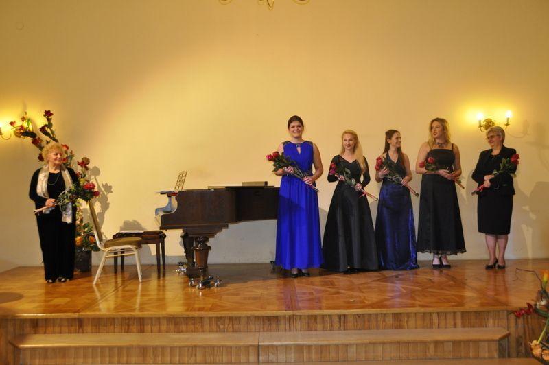 Na scenie wystąpiły studentki Akademii Muzycznej w Krakowie.