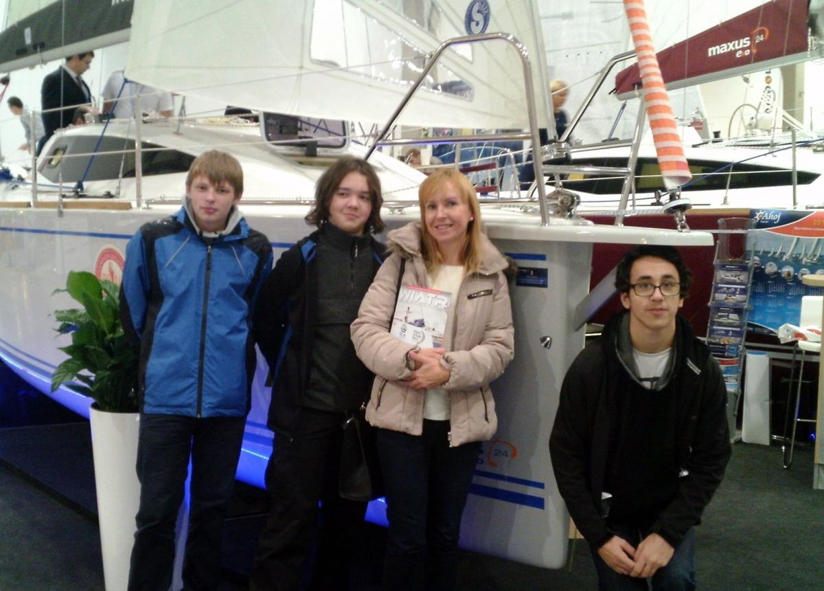 Przemyska grupa z opiekunem Agnieszką Kowaliw podczas Targów Żeglarskich „Boatshow” w Łodzi.<br/>fot.ze zbiorów własnych