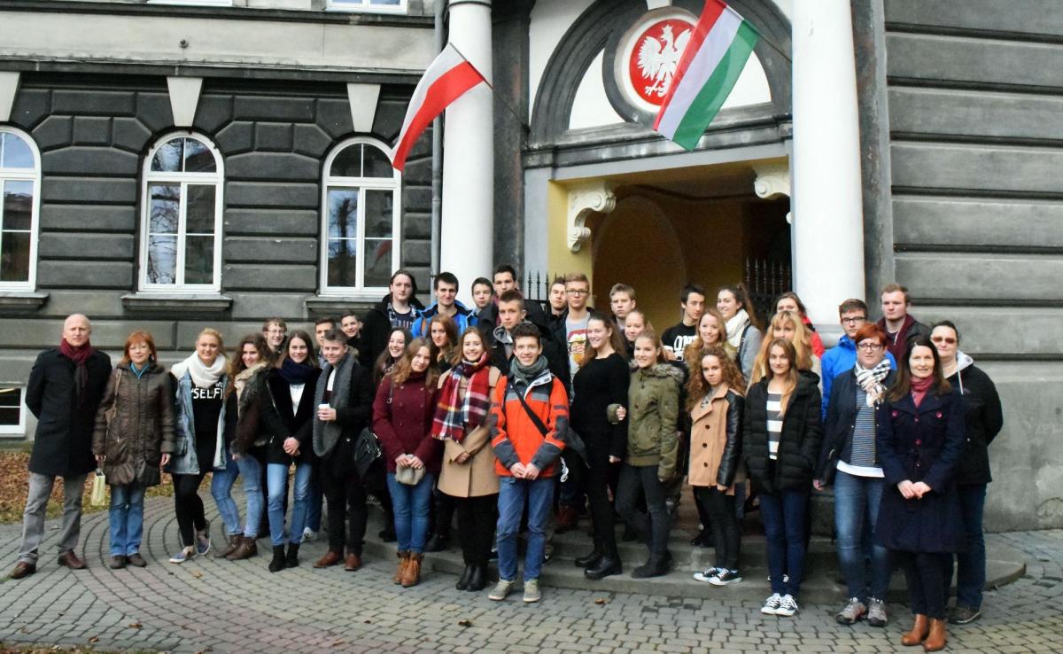 Kilkudniowa wizyta węgierskich przyjaciół w I LO w Przemyślu była niezwykle owocna i pełna wrażeń. Uśmiechy na twarzach najlepiej o tym świadczą.<br/>fot.ze zbiorów własnych