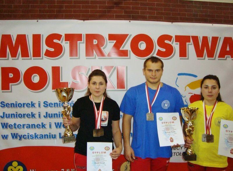 Od lewej Monika, Andrzej i Marta – „najsilniejsi” studenci jarosławskiej uczelni.  <br/>fot.PWSTE w Jarosławiu
