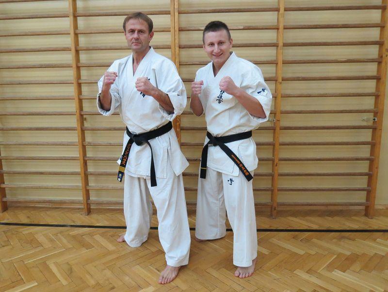 Karol Magura (z prawej) od wielu lat trenuje pod okiem swojego wybitnego sensei Dariusza Walasa (z lewej).<br/>fot.Barbara Chmura