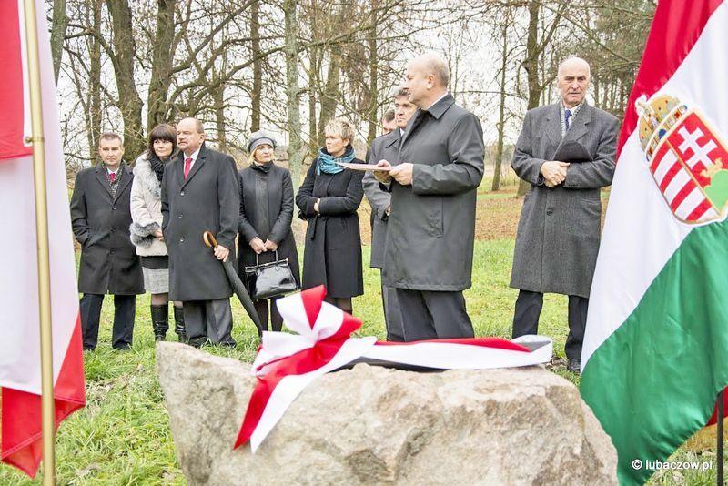 Odsłonięcie tablicy w parku.<br/>fot.UM Lubaczów
