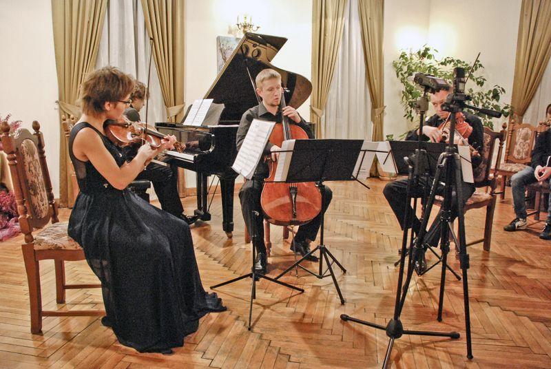 Wieczór romantyczny. Kwartety fortepianowe G. Mahlera, M. Negreya i J. Brahmsa wykonali: Marek Szlezer – fortepian, Maria Machowska – skrzypce, Artur Rozmysłowicz – altówka i Jan Kalinowski – wiolonczela.<br/>fot.Adam Erd