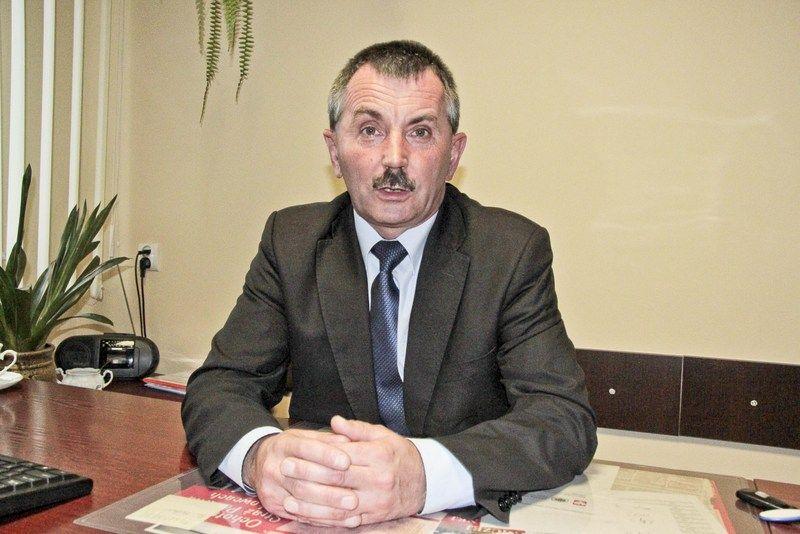 Andrzej Czyż, wójt gminy Chłopice uważa, że takie postępowanie nie przystoi radnemu ani pracownikom urzędu. Są oni osobami obdarzonymi publicznym zaufaniem i nie mogą pozwolić sobie na zachowanie godzące w ich status. <br/>fot.Roman Kijanka