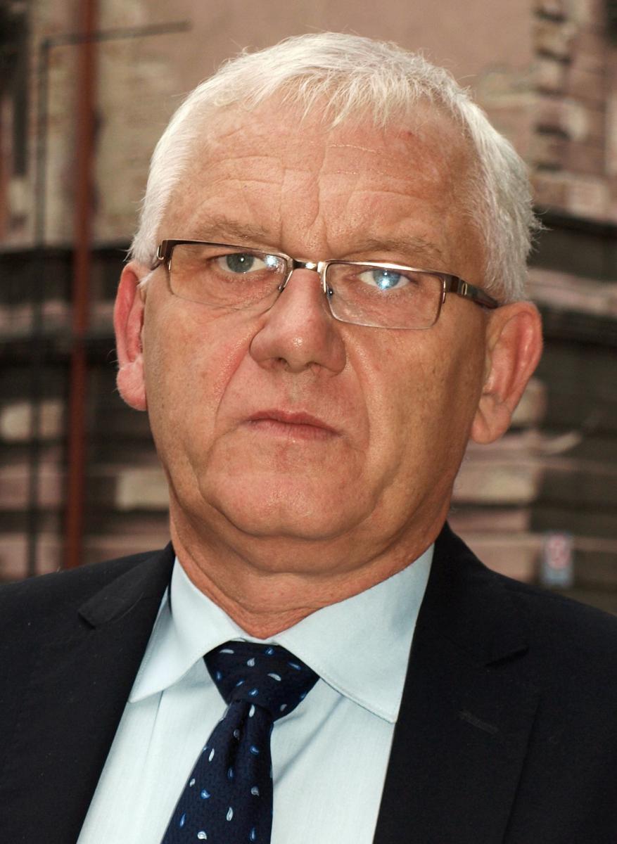 – Założyliśmy, że na początku grudnia będziemy gotowi, aby zacząć trasy naśnieżać. Dysponujemy dziesięcioma armatkami śnieżnymi. Prognozy długoterminowe są bardzo różne i nie zawsze trafne. Przy super sprzyjającej pogodzie potrzebujemy czterech dób, aby puścić na trasy narciarzy – uważa dyrektor POS