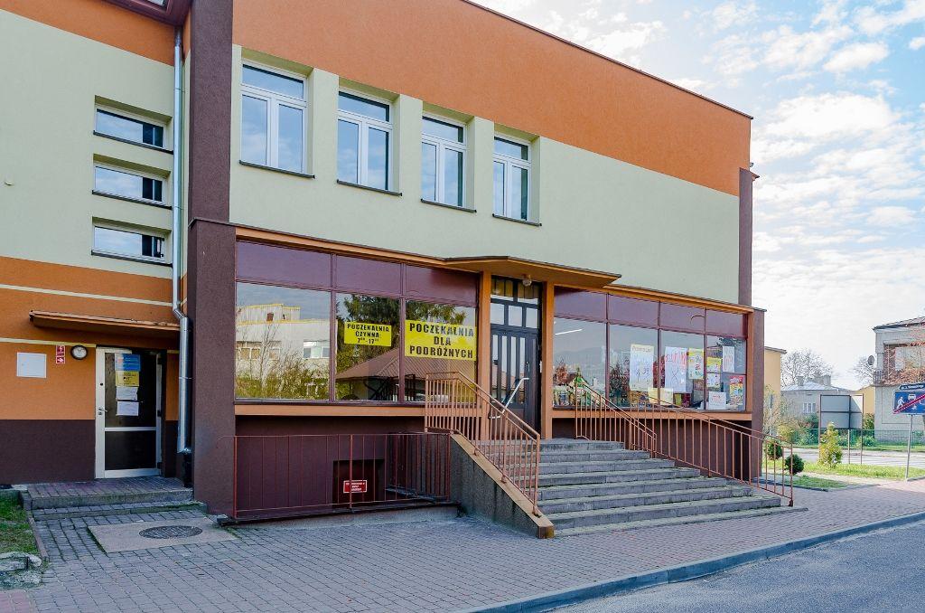 Poczekalnia dla podróżnych przy ul. Norwida będzie otwarta w godz. 7.00 – 17.00.<br/>fot.Tomasz Mielnik
