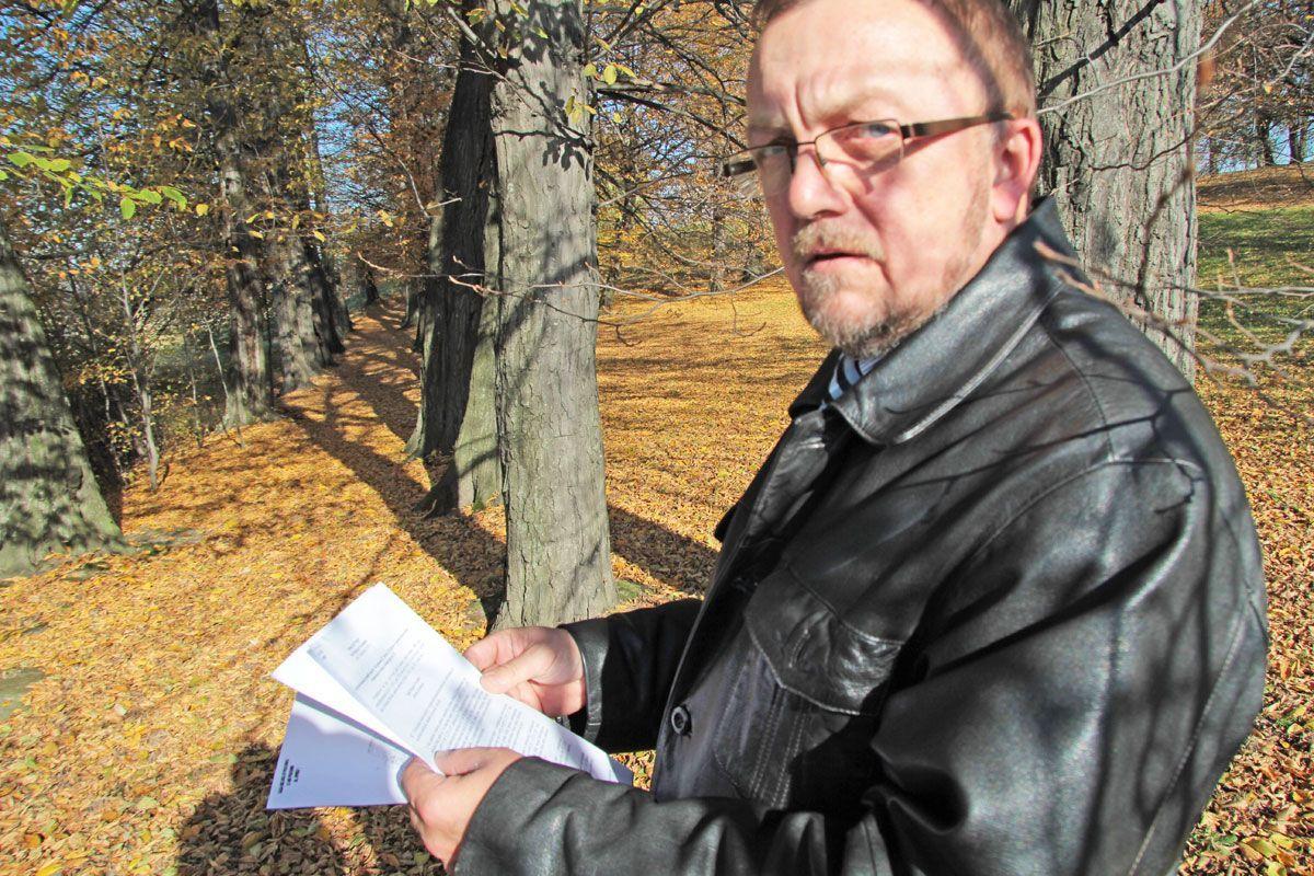 – Aleja grabowa do dzisiaj zachowała swój charakter. Warto ją odwiedzić szczególnie jesienią – mówi Stanisław Kłopot.<br/>fot.Roman Kijanka