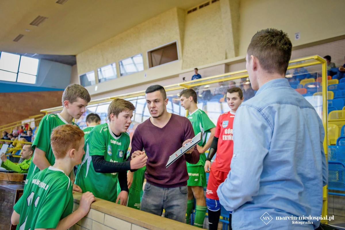 – Wiele lat łączyłem funkcję trenera z występami na boisku, w chwili obecnej zamierzam jednak się skupić na prowadzeniu zespołu zza linii bocznej – mówi Robert Kurosz, prezes i trener drużyny Góral Tryńcza. 