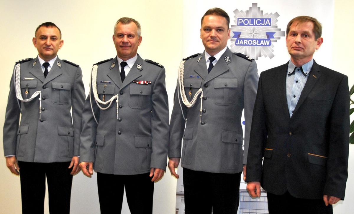 Od lewej: nadkomisarz Janusz Mokrzycki, młodszy inspektor Ryszard Kornaga, podinspektor Henryk Moskwa i podinspektor Bogdan Folwarczny.<br/>fot.KPP Jarosław