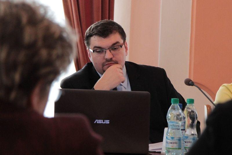 – Nie mamy czego uchwalać, bo już uchwalone zostało – argumentował Michał Muzyczka.<br/>fot.Roman Kijanka