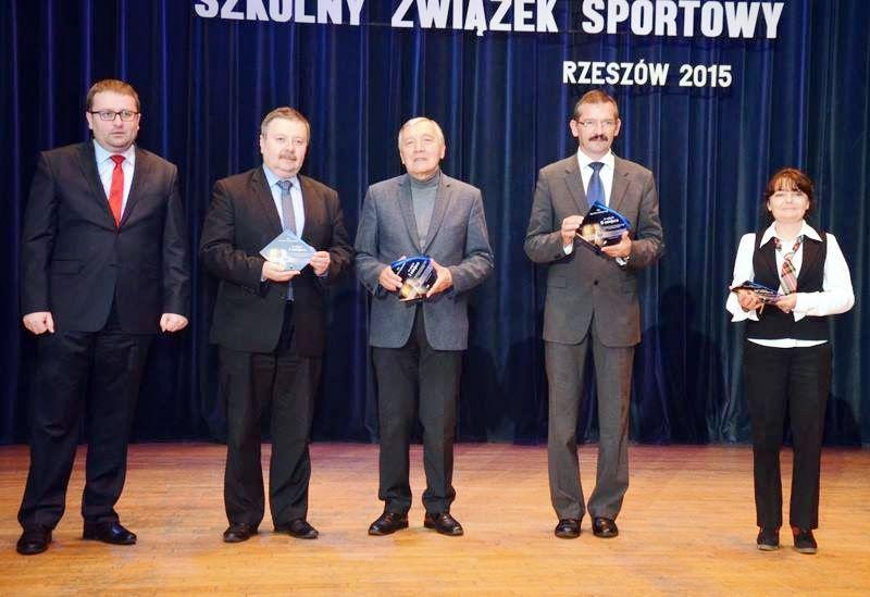 Nagrodę w imieniu prezydenta miasta Przemyśla odebrał naczelnik wydziału promocji, turystyki, sportu i kultury UM Przemyśla Mariusz Zamirski (drugi z prawej).<br/>fot.UM Przemyśl