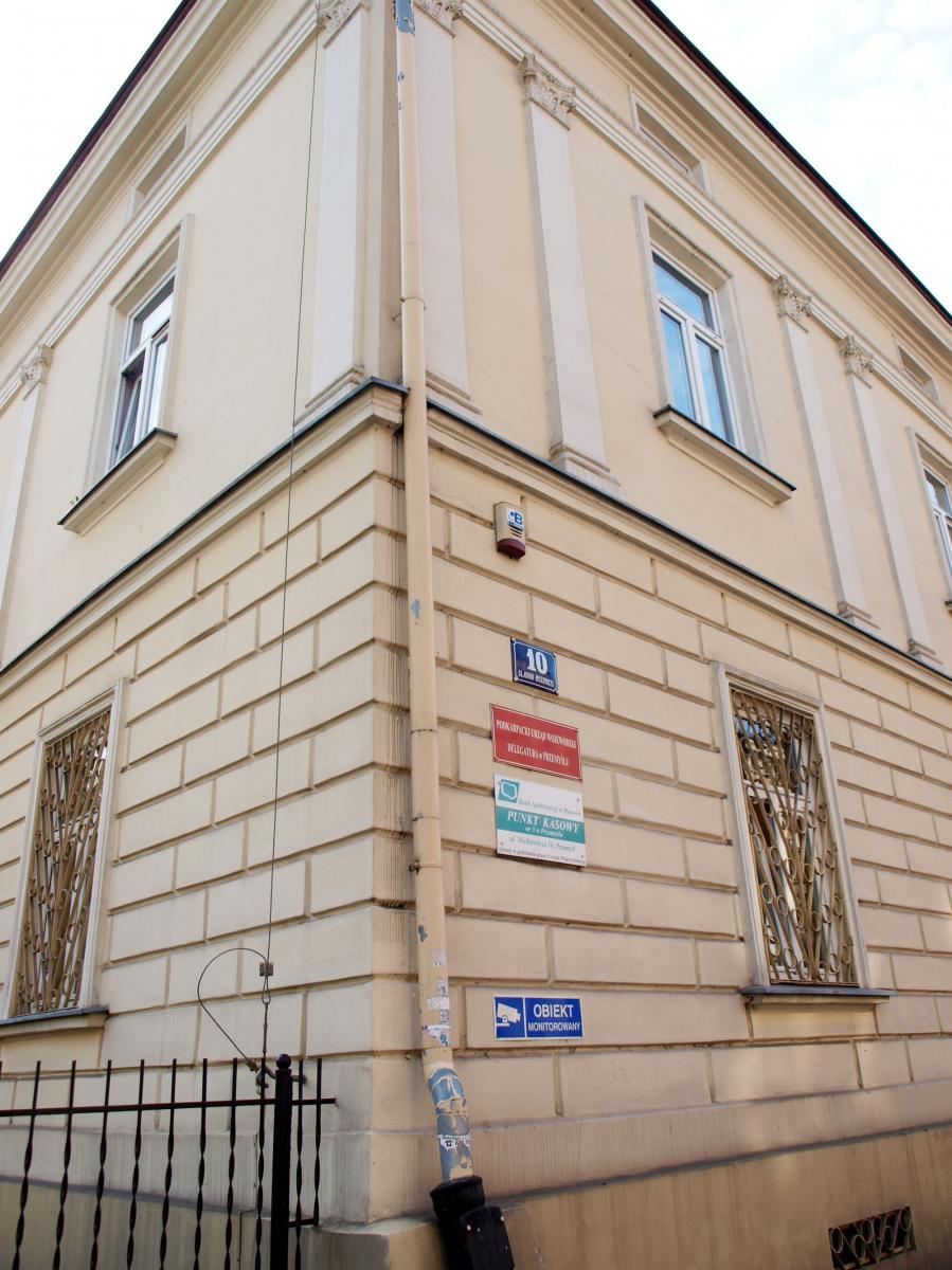 Czy pracownicy przemyskiej delegatury Podkarpackiego Urzędu Wojewódzkiego przy ulicy Mickiewicza 10 powinni się obawiać o swoje miejsca pracy?<br/>fot.Mariusz Godos