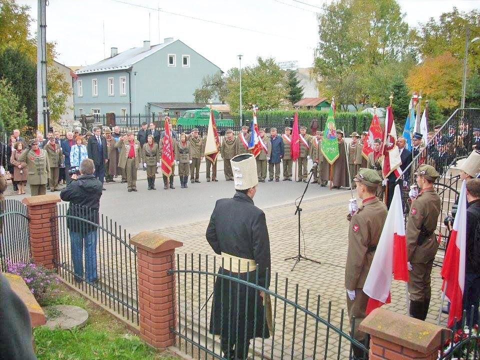 Uroczyste odsłonięcie tablicy na dawnym budynku „Sokoła”.<br/>fot.Aleksander Stochmal