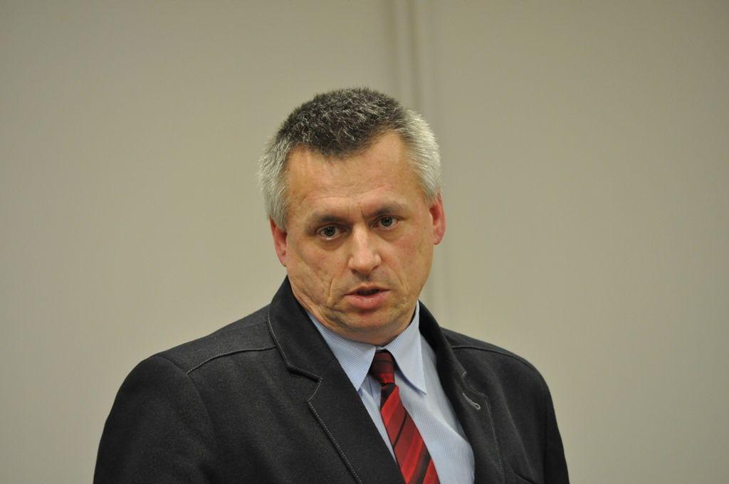 – Zostają nam pieniądze na drogi, dlatego jeszcze w tym roku jesteśmy w stanie wykonać drogę wewnętrzną przy ulicy Słowackiego – zapowiada burmistrz Lubaczowa Krzysztof Szpyt.<br/>fot.Paweł Bugira