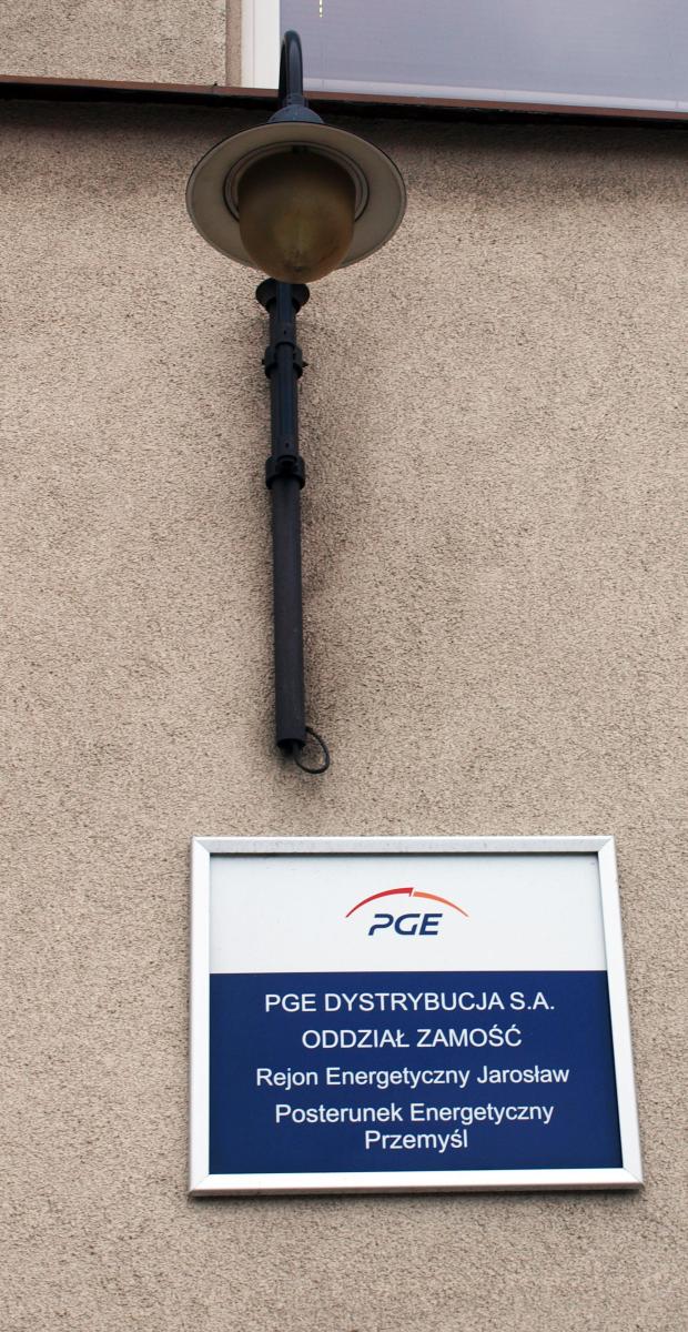 Przemyscy radni do spółki PGE skierowali kilka istotnych pytań, m.in. dlaczego, mimo że formalnie w Przemyślu istnieje posterunek, to nieformalnie wykonuje on zadania rejonu energetycznego oraz jakie gwarancje zatrudnienia ma załoga przemyskiego posterunku?<br/>fot.Mariusz Godos