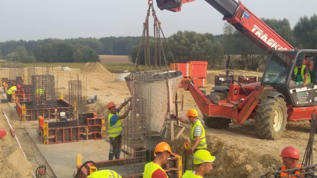 Na placu budowy Waimea Logistic Park Korczowa trwają obecnie roboty ziemne, prace związane z niwelacją terenu oraz układaniem sieci wodno-kanalizacyjnej.<br/>fot.ze zbiorów własnych