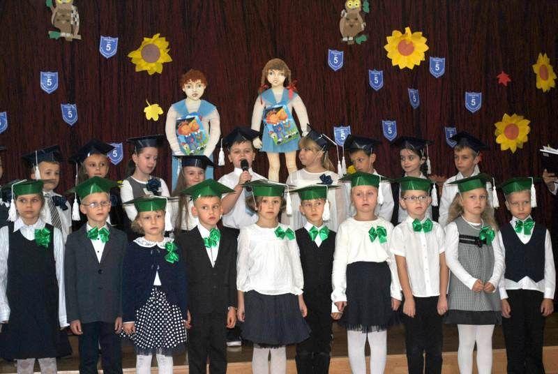 Dumni pierwszoklasiści ze Szkoły Podstawowej nr 5 w Przemyślu.