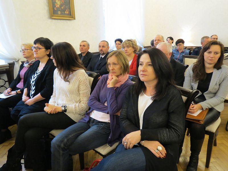 Uczestnicy konferencji wysłuchali wystąpień sześciu prelegentów, następnie wzięli udział w dyskusji.<br/>fot.Barbara Chmura