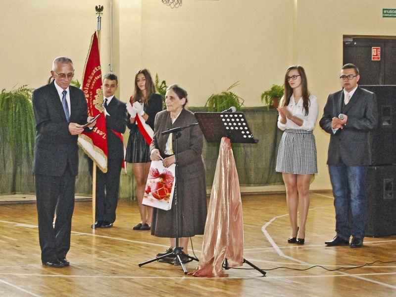 Adam Kroczek, dyrektor Zespołu Szkół Ogólnokształcących im. Książąt Czartoryskich, razem z Barbarą Czartoryską. <br/>fot.Izabela Plęs
