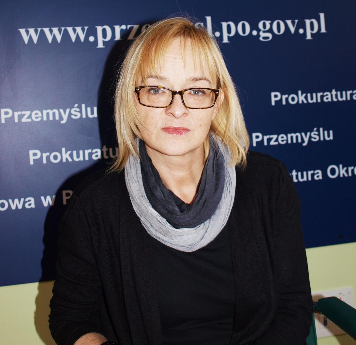 – W żadnym wypadku nie wolno niczego płacić. Zdarza się, że ludzie, otrzymawszy takie pismo, tracą rozum i wpłacają niewyobrażalne wręcz kwoty oszołomom na konta i oszustom – apeluje prokurator Marta Pętkowska.<br/>fot.Mariusz Godos