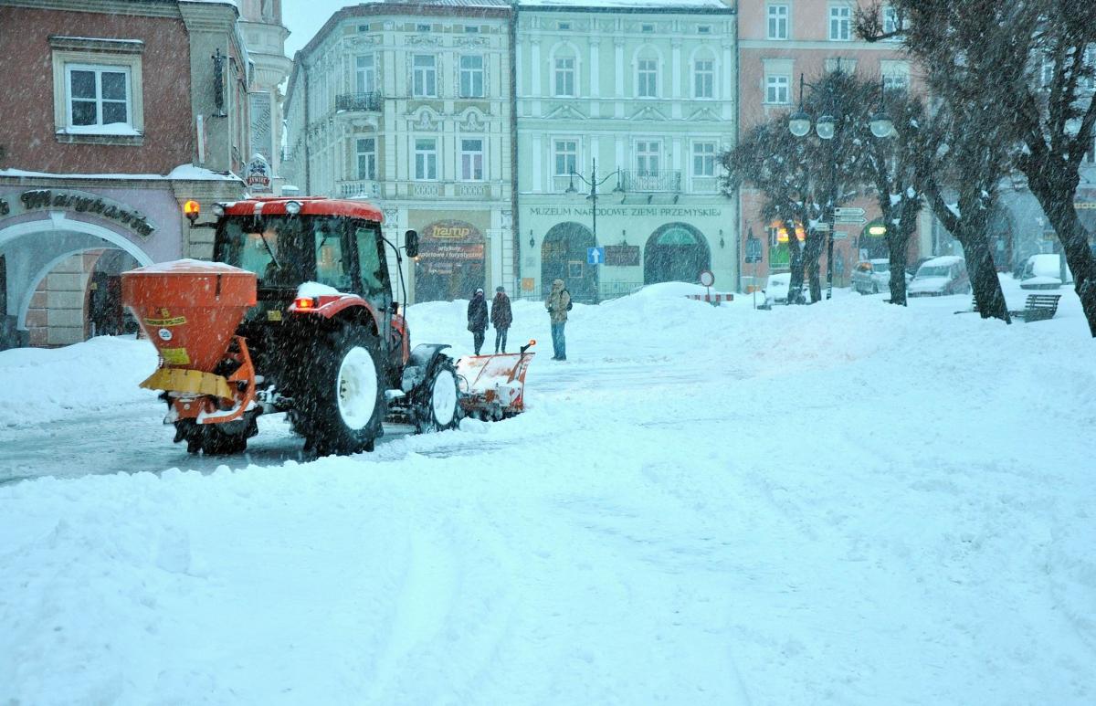 Prognozy na zimową pogodę bardzo się od siebie różnią. Jedne podają, że będzie ciepło, ale deszczowo, inne, że zimno i wyjątkowo śnieżnie. Ci, którzy starają się wypośrodkować opinie, twierdzą, że deszcz będzie towarzyszył nam w grudniu i styczniu, a śnieg w lutym.<br/>fot.Paweł Bugira