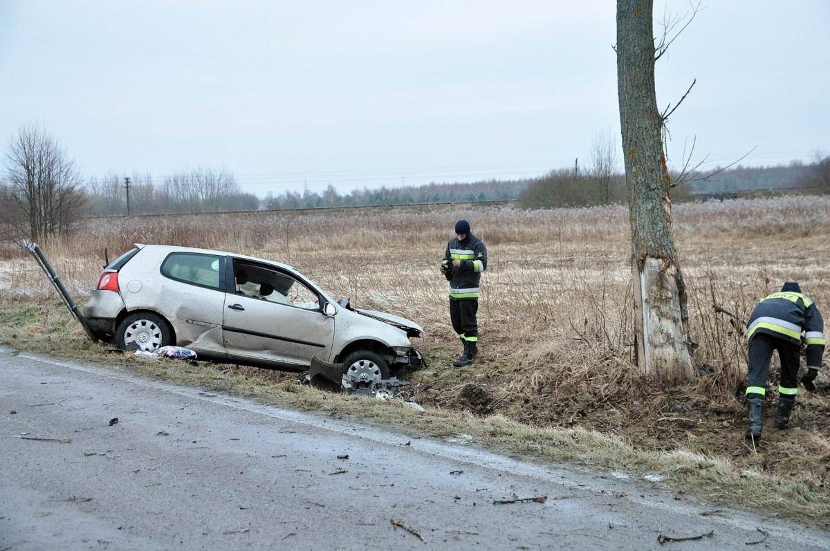 Na trasie z Lubaczowa do Oleszyc stosunkowo często dochodzi do wypadków. Styczeń 2015 r. Tragiczne zdarzenie, w którym zginęła jedna osoba.<br/>fot.Paweł Bugira