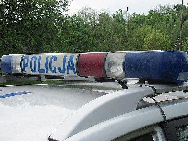 Kierowca mercedesa spowodował zagrożenie na drodze, a teraz poniesie konsekwencje swojego zachowania.<br/>fot.KMP Stalowa Wola