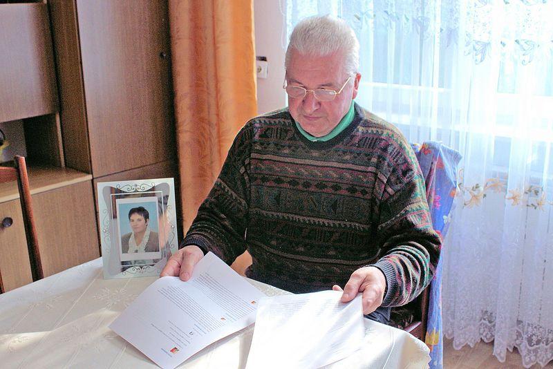 Edward Rzepa pogodził się ze śmiercią żony, jednak nie potrafi zrozumieć, dlaczego spotkały go upokorzenia, które spotęgowały jego osobistą tragedię.<br/>fot.Justyna SŁOTA