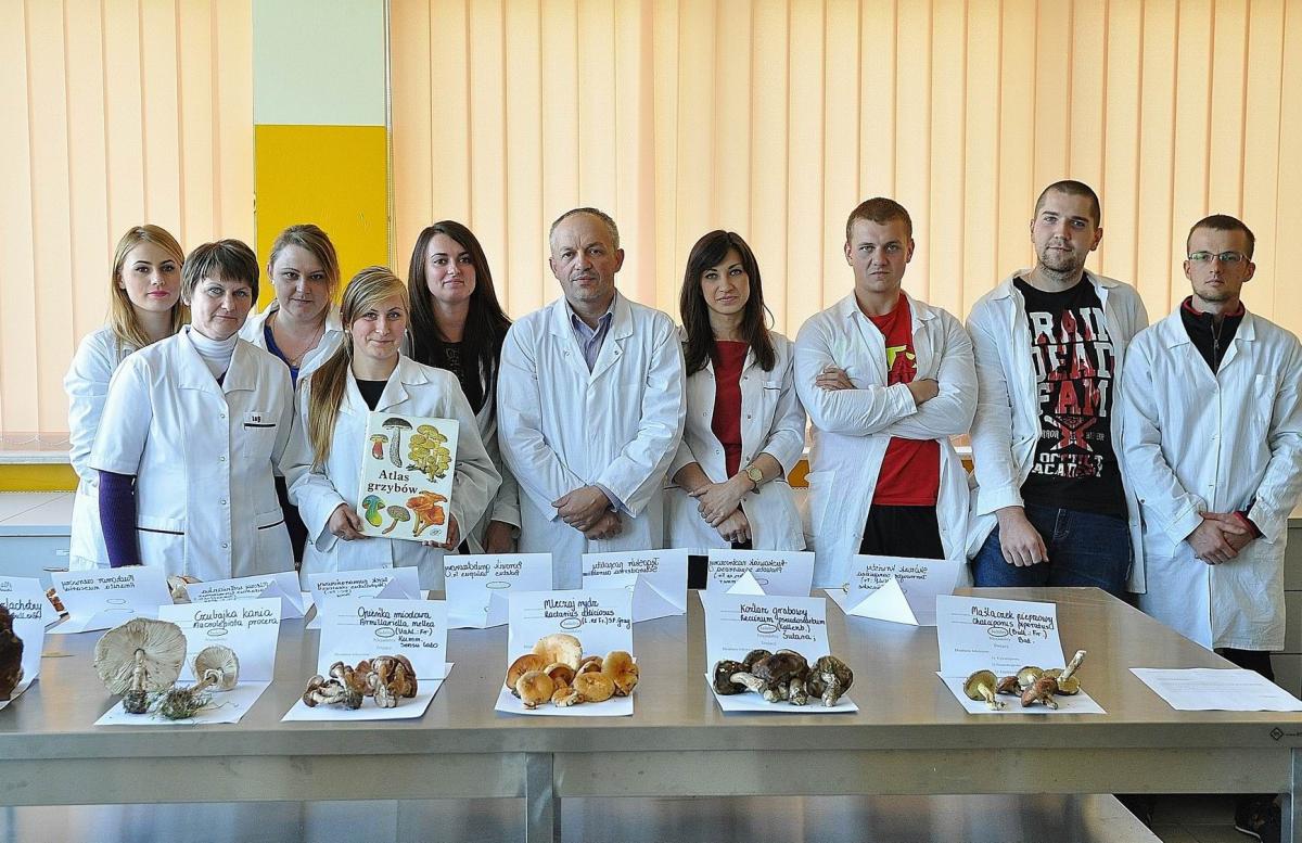 Dokładna klasyfikacja grzybów była przedmiotem pracy studentów bezpieczeństwa i produkcji żywności.<br/>fot.Paweł Bugira