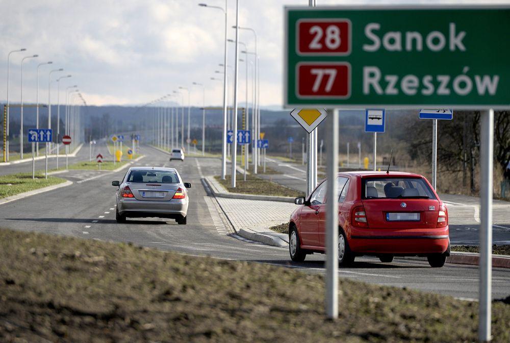 Największą inwestycją ostatniego 10-lecia w Przemyślu, która powstała dzięki unijnej dotacji, jest budowa dwóch nitek obwodnicy miasta, której łączny koszt wyniósł ponad 347 mln zł, z czego unijne dofinansowanie to kwota prawie 272 mln zł.<br/>fot.zbiory własne
