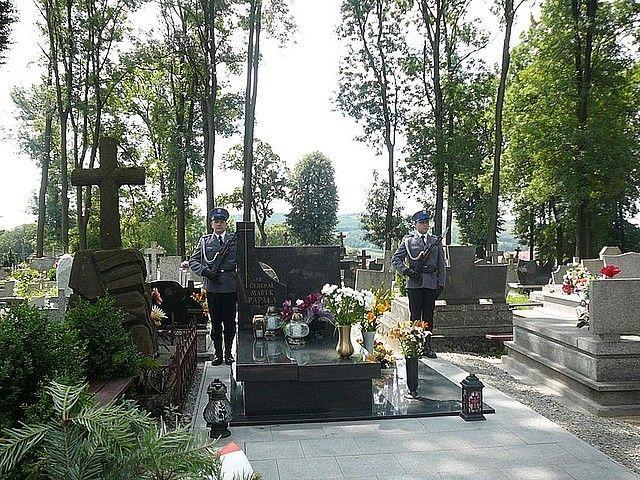 Generał Marek Papała spoczywa na cmentarzu w rodzinnym Pruchniku.<br/>fot.archiwum KWP Rzeszów
