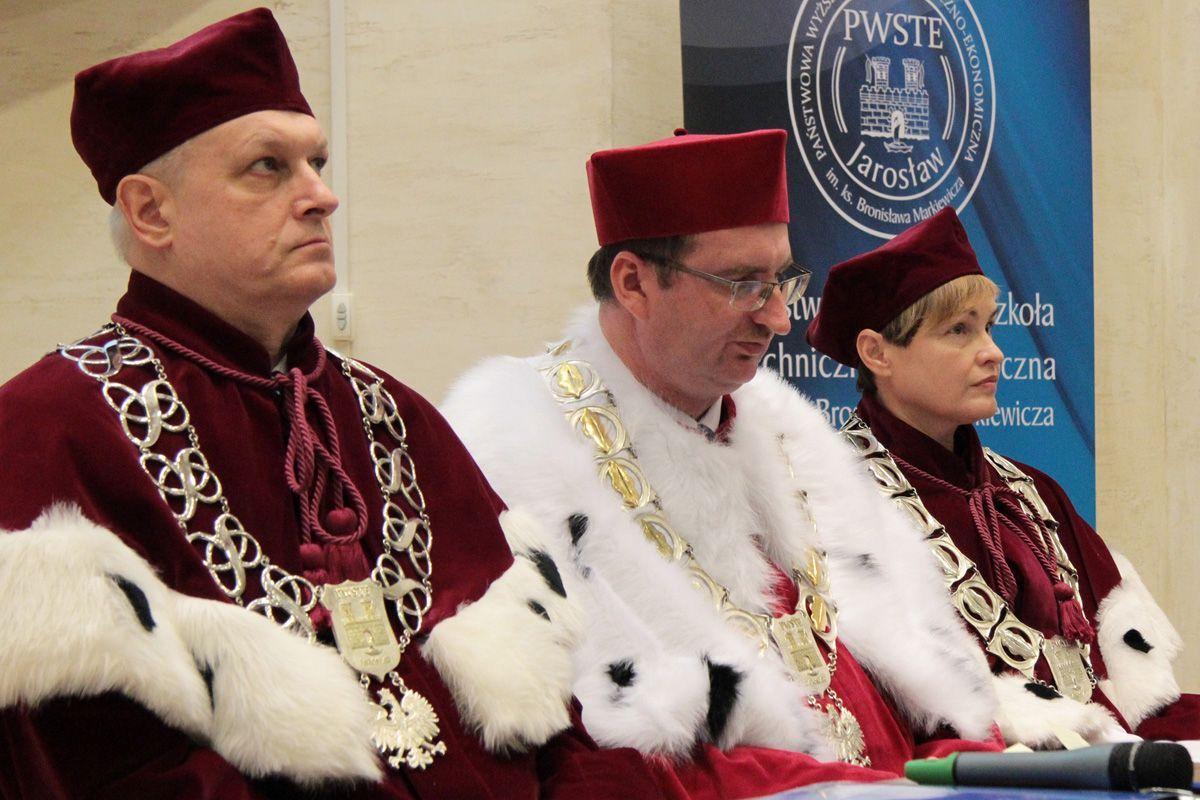 Oni kierują PWSTE w Jarosławiu. Od lewej Ryszard Pukała, prorektor ds. studenckich, Krzysztof Rejman, rektor i Dorota Dejniak, prorektor ds. dydaktycznych.<br/>fot.Roman Kijanka
