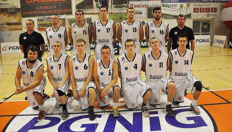 MCS Daniel Gimbaskets 2 Przemyśl w sezonie 2015 – 2016.<br/>fot.zbiory własne