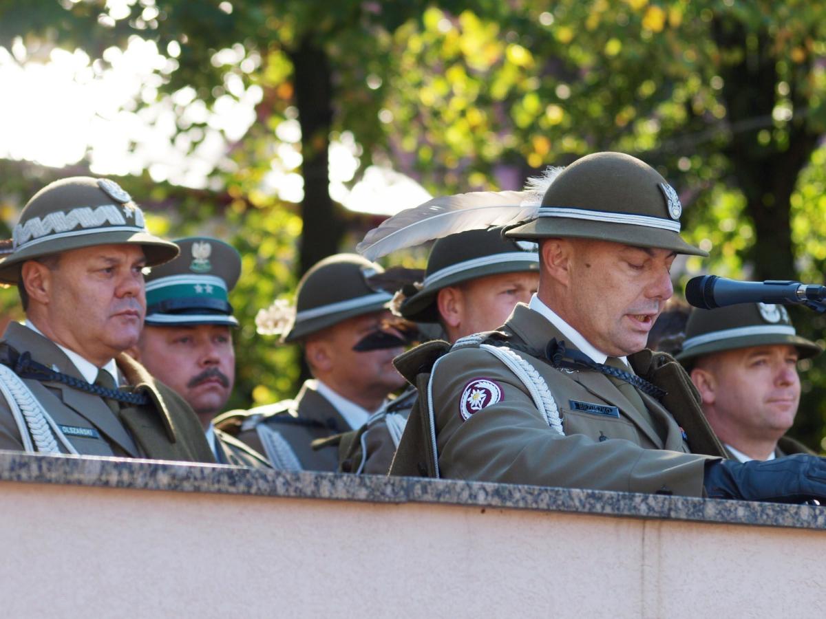 Były dowódca (w latach 2007 – 2008) Polsko-Ukraińskiego Batalionu Sił Pokojowych, który stacjonował w jednostce przy ul. 29 Listopada w Przemyślu, a także pierwszy dowódca 5. Batalionu Strzelców Podhalańskich płk Zenon Brzuszko (drugi z prawej) wraca na Podkarpacie. Będzie dowódcą 21. Brygady Strzel