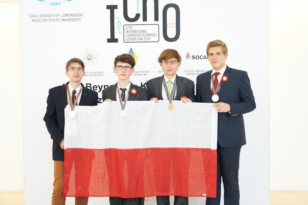 Reprezentacja Polski na 47. Międzynarodowej Olimpiadzie Chemicznej w Baku. Od lewej: Damian Jędrzejowski, Karol Rząd, Michał Kopyt, Michał Gala.<br/>fot.ze zbiorów własnych