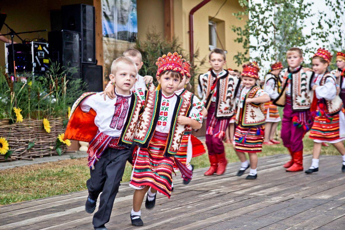  - Kalników to specyficzna, wielokulturowa miejscowość.Pomimo różnorodności, nie ma u nas żadnych tarć ani konfliktów między Polakami a Ukraińcami. Nieważne, czy ktoś chodzi do cerkwi, czy do kościoła.  Trzymamy się razem jako wioska, a ludzie są bardzo zaangażowani w życie miejscowości i we wszelki