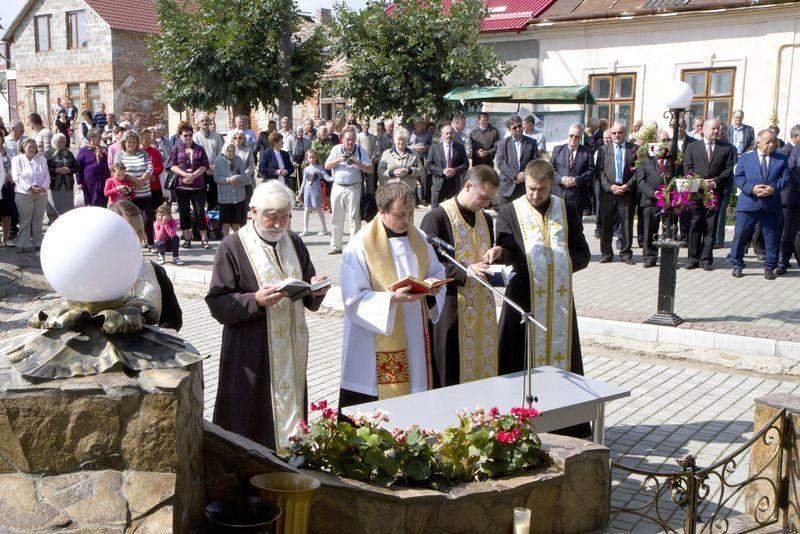 Wspólna modlitwa za poległych na wschodzie Ukrainy.<br/>fot.Jacek Szwic