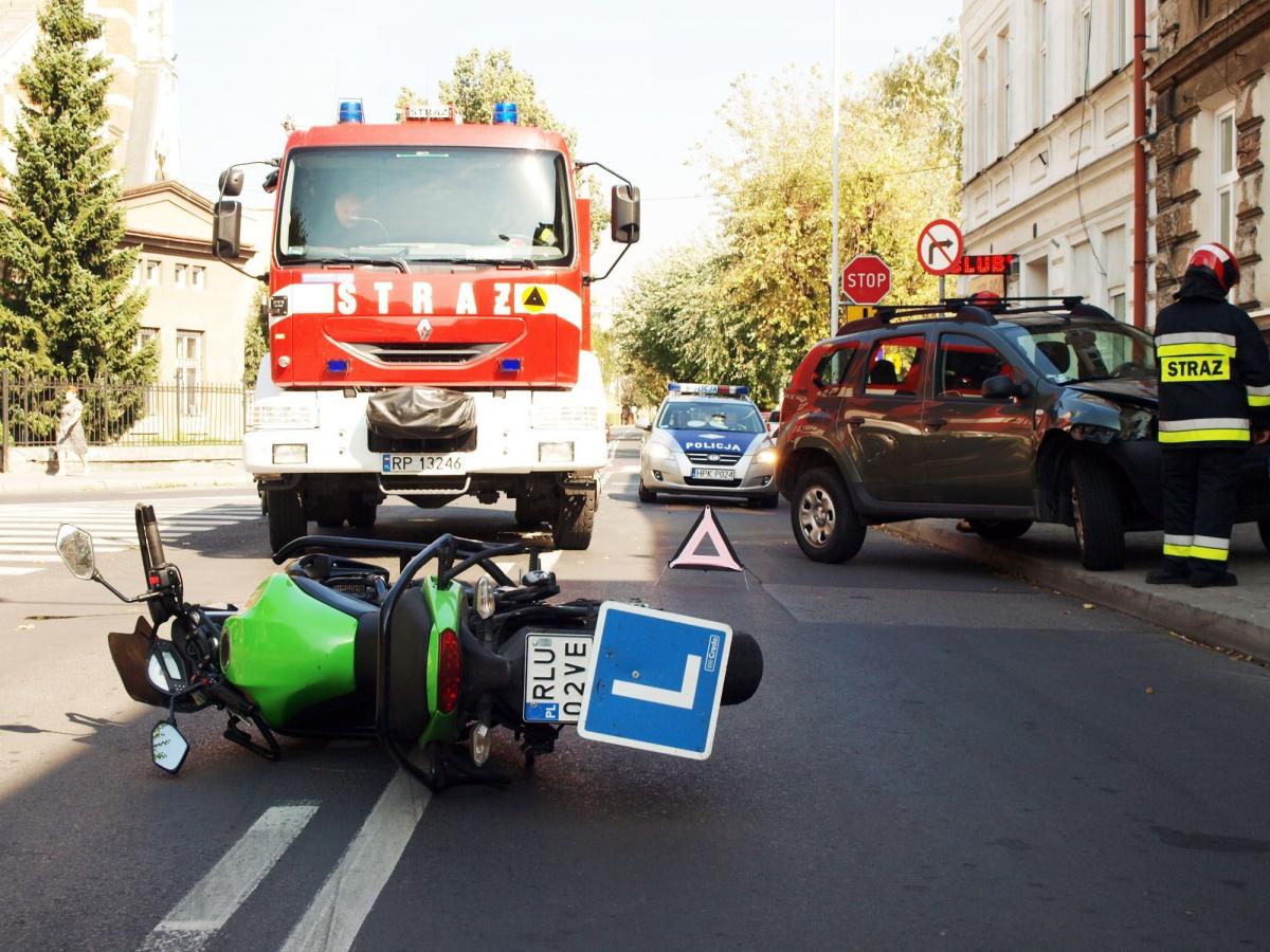 Potrącona motocyklistka została odwieziona do szpitala na obserwację.<br/>fot.Mariusz Godos