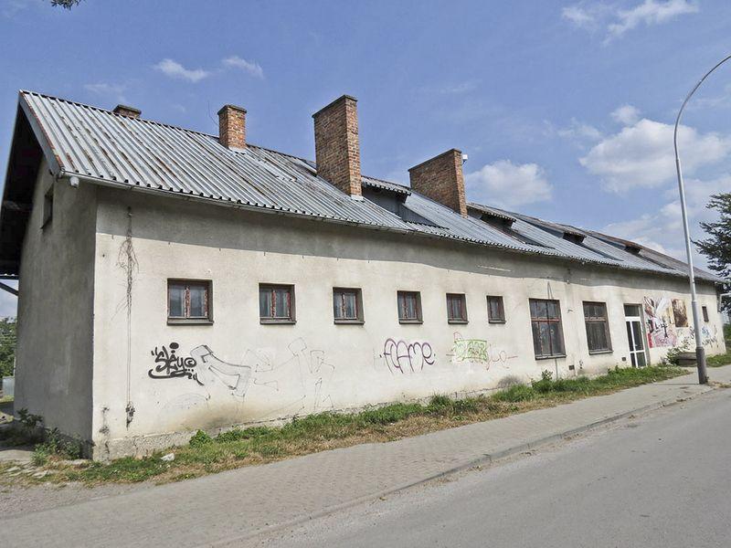 W dawnym budynku świetlicy kolejowej być może powstaną w przyszłości mieszkania komunalne.<br/>fot.Barbara Chmura