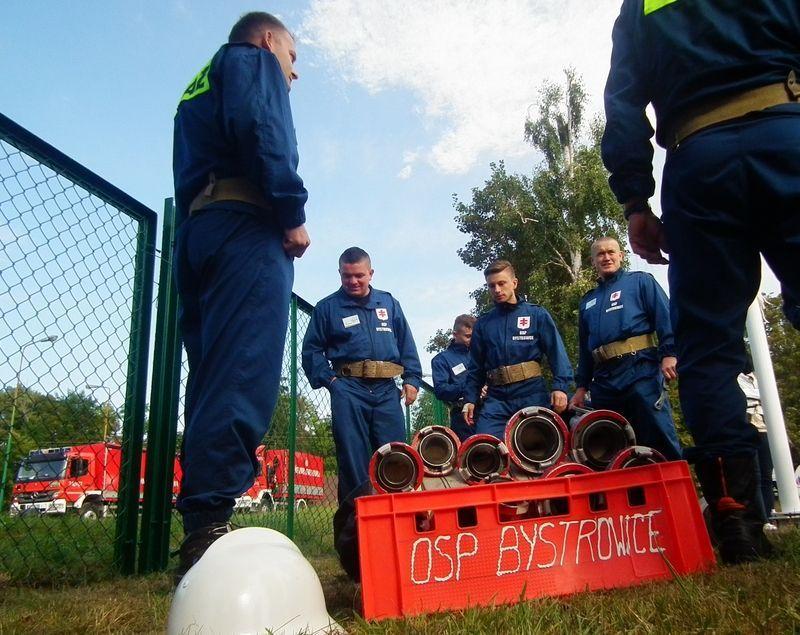Druhowie z Bystrowic przed startem w zawodach. Wtedy nikt się nie spodziewał, że okażą się najlepsi.