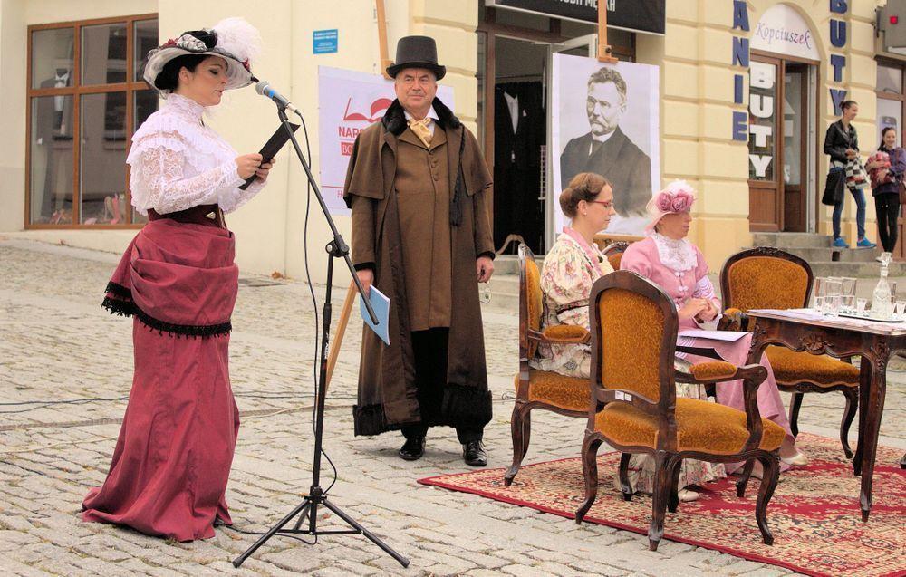 Pracownicy Miejskiej Biblioteki Publicznej w Przeworsku. <br/>fot.Justyna SŁOTA