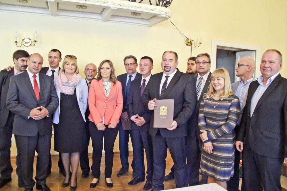 Zapowiadali, że poprowadzą Jarosław do rozwoju. Zanim ruszyli, już im przeszło. Mieszkańcy znów zostali tylko z nadzieją. <br/>fot.Roman Kijanka