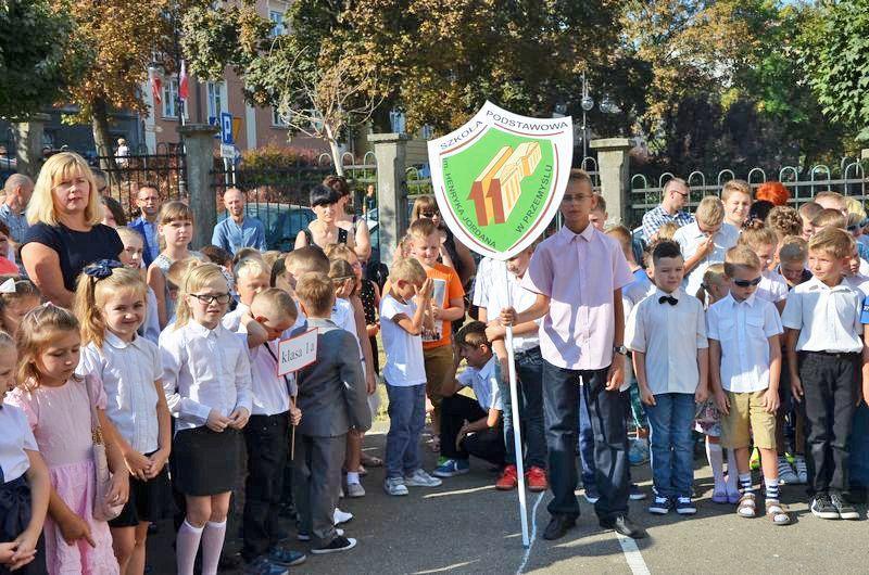 Pasowaniu na ucznia towarzyszyły nieopisane emocje. Nie kryły ich pierwszaki ani ich rodzice.